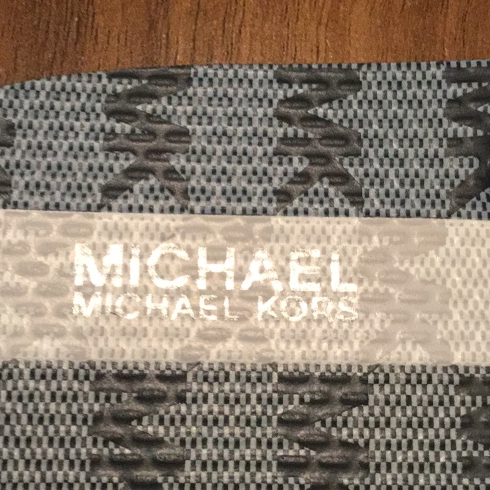 🎉🥳 HP 🥳🎉MICHAEL KORS MK STRIPED PVC FLIP FLOPS - Picture 5 of 5